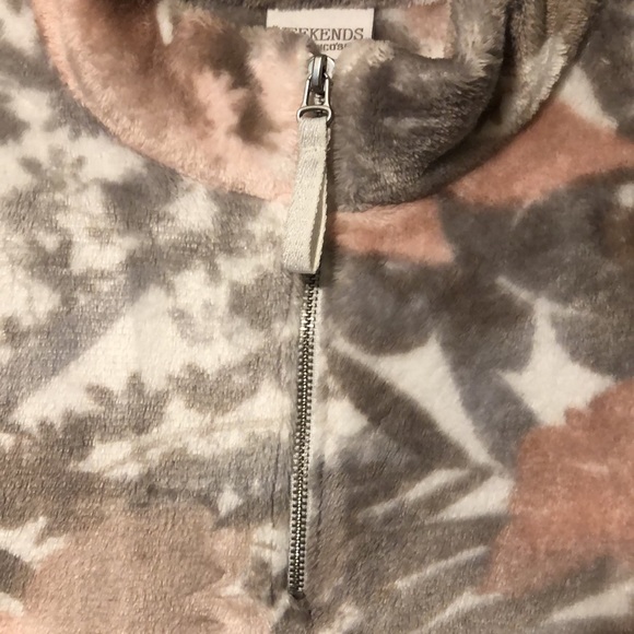 Ultra Soft Weekends by Chico’s Pullover - Picture 3 of 6